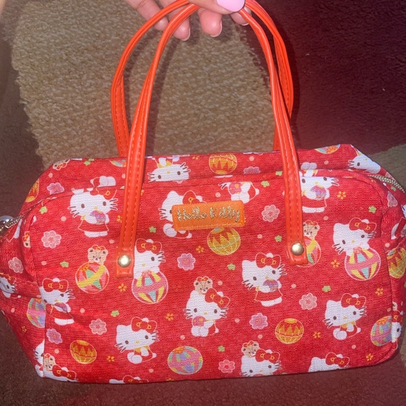CUTEST HELLO KITTY SANRIO PURSE🥰🥹 - Picture 2 of 4